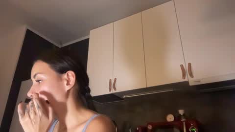 Snapshot of valorant_girl chatting on December 11, 10:27 pm Little Devil online show from December 11, 10:27 pm