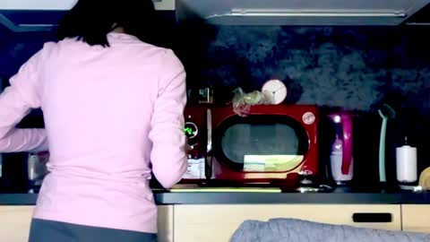 Snapshot of valorant_girl chatting on December 20, 6:02 pm Little Devil online show from December 20, 6:02 pm