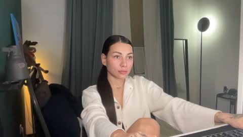 Snapshot of valorant_girl chatting on February 6, 6:46 pm Little Devil online show from February 6, 6:46 pm