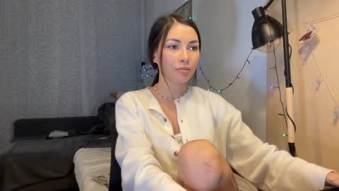 Snapshot of valorant_girl chatting on February 8, 6:12 pm Little Devil online show from February 8, 6:12 pm