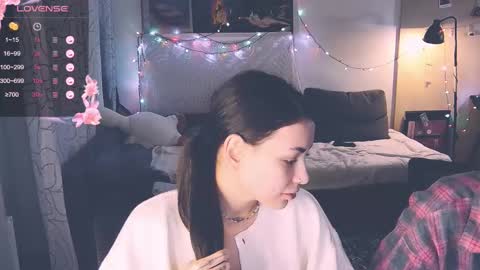 Snapshot of valorant_girl chatting on February 9, 9:28 pm Little Devil online show from February 9, 9:28 pm