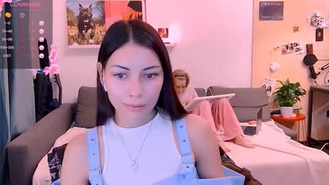 Snapshot of valorant_girl chatting on November 8, 3:34 pm Little Devil online show from November 8, 3:34 pm