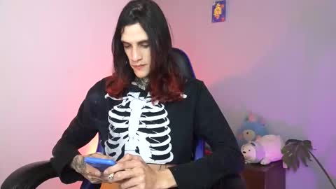 Snapshot of vamp_noah chatting on May 23, 2:17 am Vamp Noah and Dan online show from May 23, 2:17 am