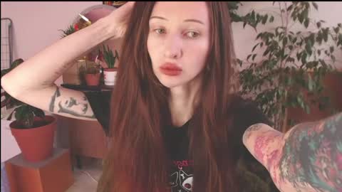 Snapshot of vampire_valentine chatting on April 13, 10:43 am Mollyy Valentine online show from April 13, 10:43 am