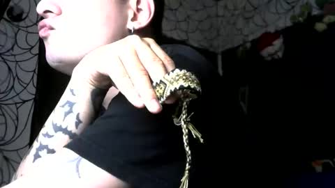 Snapshot of vampireathome chatting on January 13, 5:46 am vampireathome online show from January 13, 5:46 am