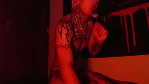 david guzman i model independenthelp me with a thumbs up online show from February 7, 5:31 am