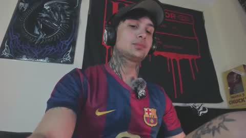 david guzman i model independenthelp me with a thumbs up online show from September 13, 1:27 am