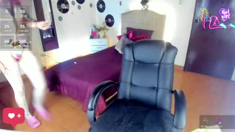 Snapshot of vampirella_crazy chatting on May 29, 3:04 am Valeria online show from May 29, 3:04 am