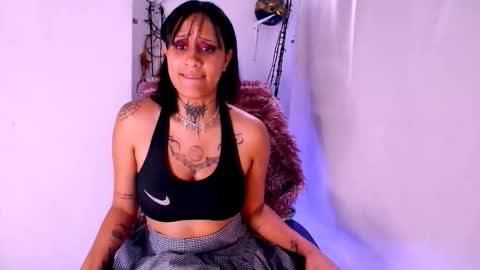 Snapshot of vampirita301 chatting on October 15, 9:20 am vampirita301 online show from October 15, 9:20 am