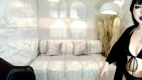 Snapshot of vampkitty_r chatting on February 12, 2:01 pm vampkitty_r online show from February 12, 2:01 pm