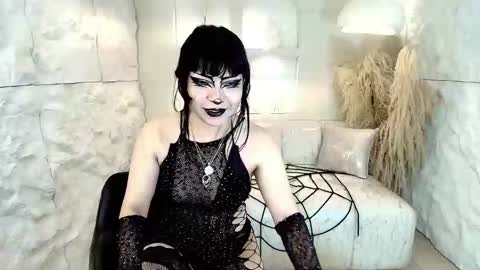 Snapshot of vampkitty_r chatting on February 21, 1:34 pm vampkitty_r online show from February 21, 1:34 pm