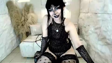 Snapshot of vampkitty_r chatting on February 23, 12:57 pm vampkitty_r online show from February 23, 12:57 pm
