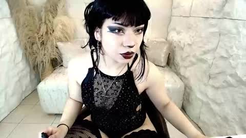 Snapshot of vampkitty_r chatting on February 24, 1:20 pm vampkitty_r online show from February 24, 1:20 pm