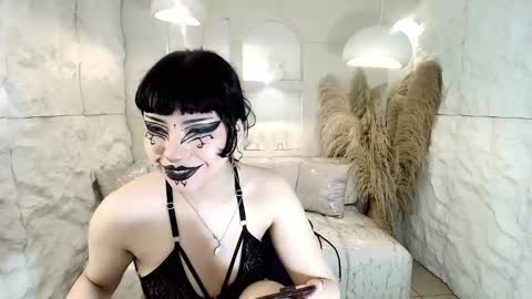 Snapshot of vampkitty_r chatting on March 5, 1:40 pm vampkitty_r online show from March 5, 1:40 pm