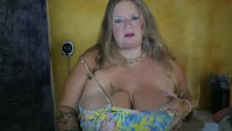 vampwoman online show from June 14, 8:16 am