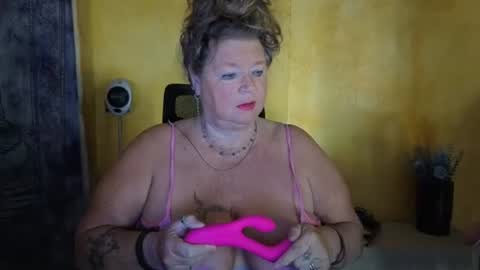 vampwoman online show from July 26, 7:37 am