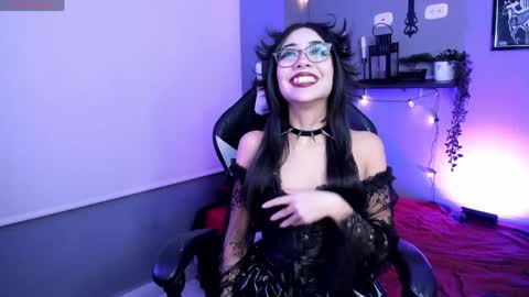 Snapshot of vampy_dolll chatting on April 17, 12:13 am vampy_dolll online show from April 17, 12:13 am