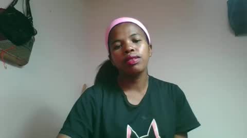 Snapshot of vanafiry chatting on April 26, 8:23 am vanafiry online show from April 26, 8:23 am