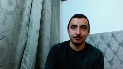 Snapshot of vanderheyl chatting on December 19, 2:12 am vanderheyl online show from December 19, 2:12 am