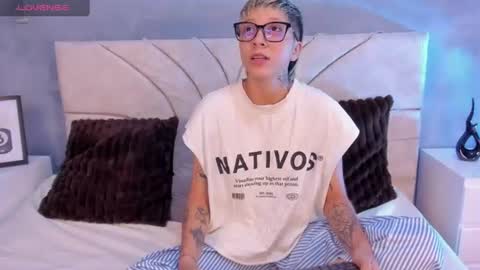 Snapshot of vane_grey chatting on June 16, 7:27 pm vane_grey online show from June 16, 7:27 pm