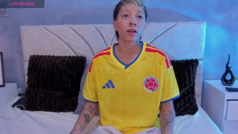 Snapshot of vane_grey chatting on June 18, 6:56 pm vane_grey online show from June 18, 6:56 pm