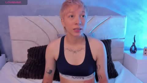 Snapshot of vane_grey chatting on July 2, 8:48 pm vane_grey online show from July 2, 8:48 pm