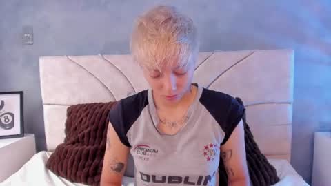 Snapshot of vane_grey chatting on July 25, 4:59 pm vane_grey online show from July 25, 4:59 pm
