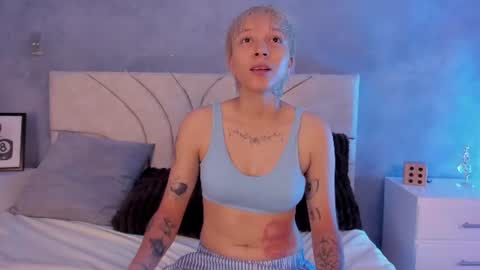 Snapshot of vane_grey chatting on July 27, 6:37 pm vane_grey online show from July 27, 6:37 pm