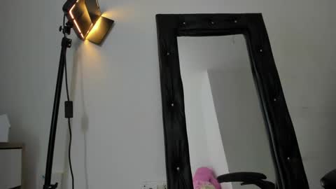 vanelope_smith online show from October 5, 10:35 am