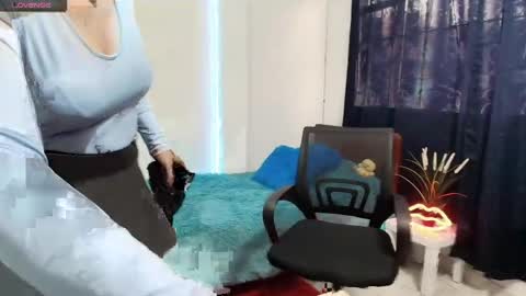 Snapshot of vanesa_mystic2 chatting on April 8, 12:49 pm Vanesa online show from April 8, 12:49 pm