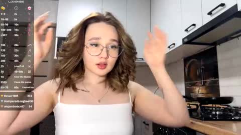 Snapshot of vanesabrazzle chatting on March 27, 10:04 am Velma online show from March 27, 10:04 am