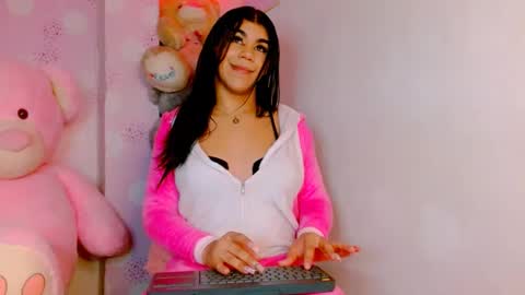 vanessa online show from December 17, 5:40 am