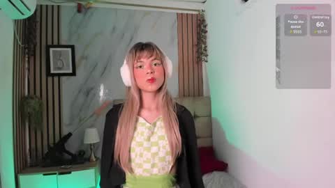 vanessa_jenner online show from June 12, 9:14 pm