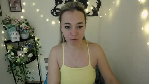 Snapshot of vanessa_joy_ chatting on June 4, 9:48 am Vanessa online show from June 4, 9:48 am
