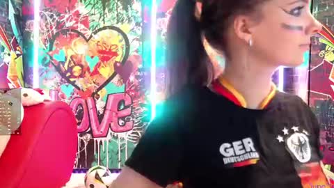 Snapshot of vanessa_love chatting on June 14, 4:31 pm Vanessa online show from June 14, 4:31 pm