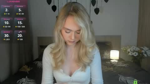 Snapshot of vanessa_maes chatting on October 20, 8:20 pm Vanessa Maes online show from October 20, 8:20 pm