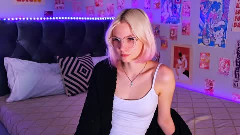 Snapshot of vanessaaustin chatting on April 9, 2:55 pm Vanessa online show from April 9, 2:55 pm