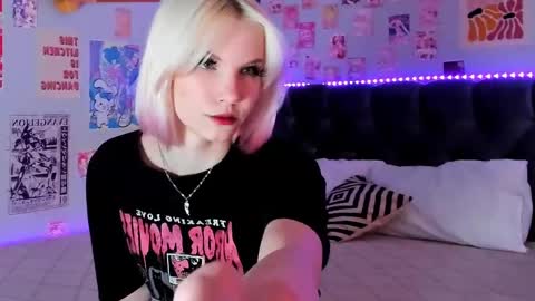 Snapshot of vanessaaustin chatting on April 12, 2:44 pm Vanessa online show from April 12, 2:44 pm