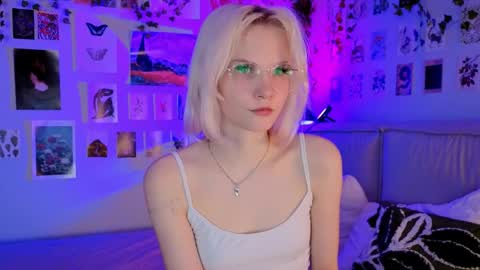 Snapshot of vanessaaustin chatting on April 30, 8:57 pm Vanessa online show from April 30, 8:57 pm