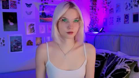 Snapshot of vanessaaustin chatting on May 2, 2:44 pm Vanessa online show from May 2, 2:44 pm