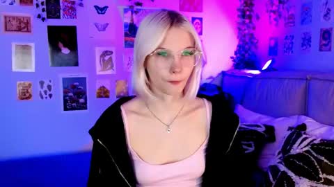 Snapshot of vanessaaustin chatting on May 4, 2:46 pm Vanessa online show from May 4, 2:46 pm