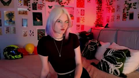 Snapshot of vanessaaustin chatting on June 10, 2:49 pm Vanessa online show from June 10, 2:49 pm