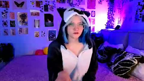 Snapshot of vanessaaustin chatting on June 22, 2:47 pm Vanessa online show from June 22, 2:47 pm
