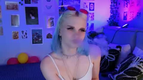Snapshot of vanessaaustin chatting on July 1, 2:51 pm Vanessa online show from July 1, 2:51 pm