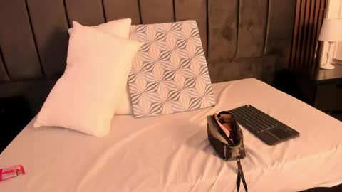 Vanessa Hard online show from June 6, 7:29 pm