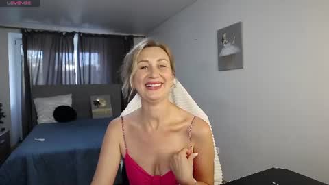 Snapshot of vanessakleiner chatting on July 19, 5:44 am Vanessa online show from July 19, 5:44 am