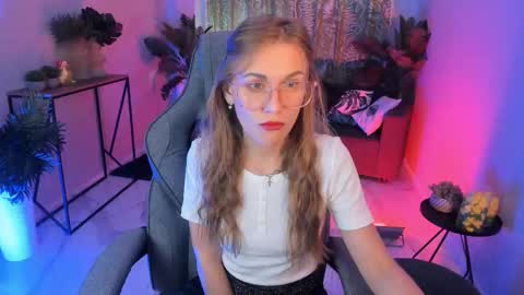 Vanessa online show from October 6, 8:01 am