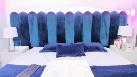 Snapshot of vanessaparis_ chatting on November 7, 9:04 pm Vanessa Sexy Paris online show from November 7, 9:04 pm