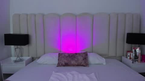 Snapshot of vanessaparis_ chatting on November 24, 10:42 pm Vanessa Sexy Paris online show from November 24, 10:42 pm