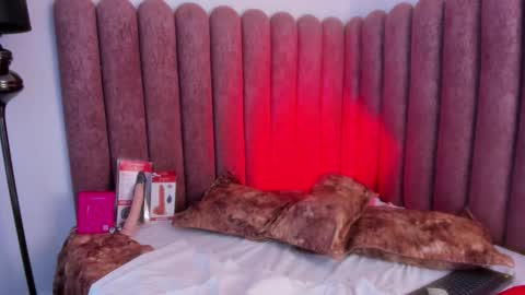 Snapshot of vanessaparis_ chatting on December 3, 1:57 am Vanessa Sexy Paris online show from December 3, 1:57 am